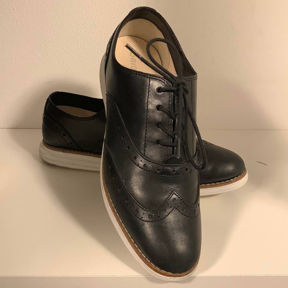 Cole Haan women’s original grand wingtip, Oxford. Excellent condition. Size 7